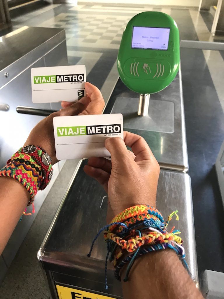 Nuestras dos 'MetroCard' en el metro de Medellín