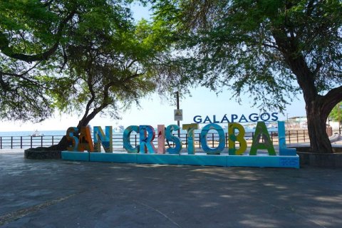 Letrero de San Cristóbal en Puerto Baquerizo