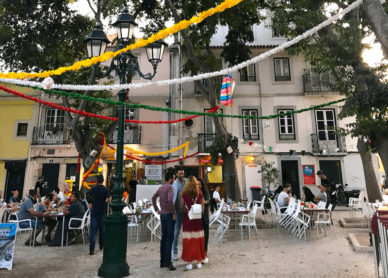 Plaza de Fonte Nueva y sus restaurantes de pescado a la brasa