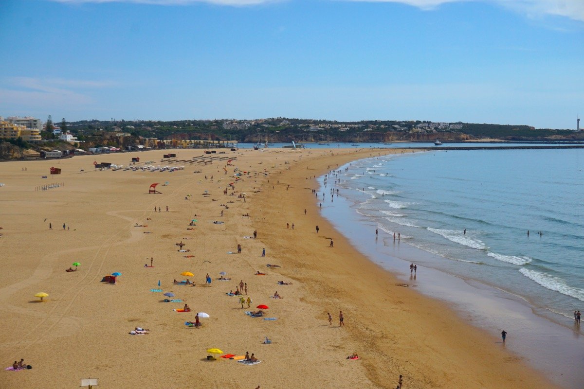Praia da Rocha, la joya de Portimão y una de las playas más conocidas del Algarve (sino la que más)