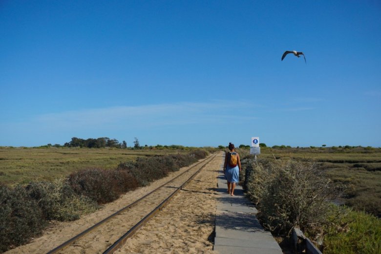 Lo ideal para llegar a la Praia do Barril es ir caminando y volver en tren, o al revés.