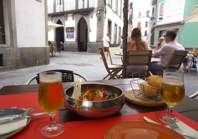 Raciones deliciosas y originales en la terraza del Tricicle, La Vegueta