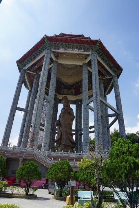 La imponente estatua de la diosa Kuan Yin, en Kek Lok Si.